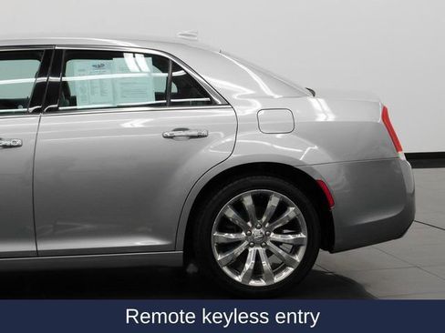 Used 2018 Chrysler 300 Limited image 9