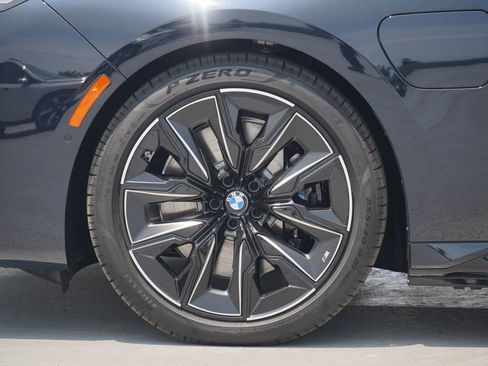 Used 2025 BMW 750e xDrive AWD/4WD image 5