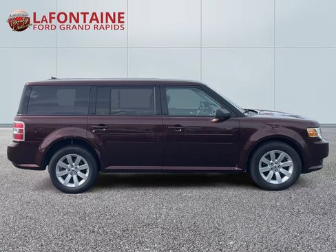 Used 2010 Ford Flex SE FWD image 8