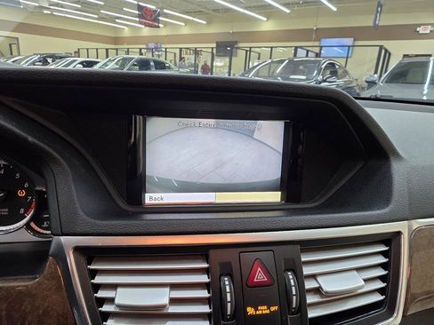 Used 2011 Mercedes-Benz E 550 Sedan image 32