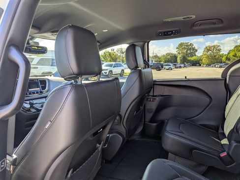 New 2026 Chrysler Pacifica Select w/ S Appearance Package FWD image 11