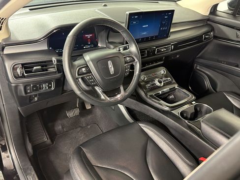 Used 2023 Lincoln Nautilus FWD w/ Premium Package image 4