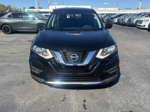 Used 2017 Nissan Rogue S image 2