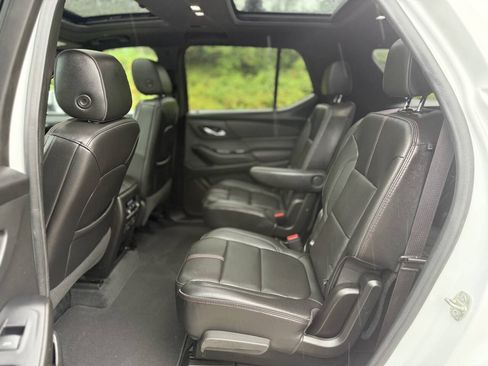Used 2022 Chevrolet Traverse RS AWD/4WD image 9