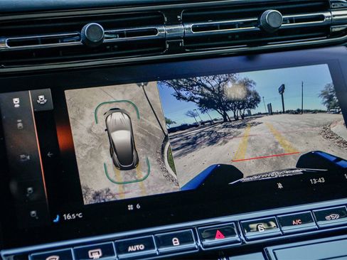 Used 2024 Aston Martin DB12 Coupe image 23