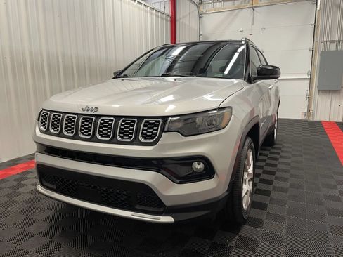 Used 2025 Jeep Compass Limited AWD/4WD image 9