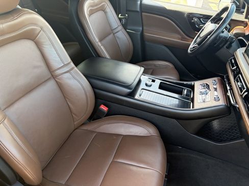 Certified 2022 Lincoln Aviator Reserve AWD/4WD image 10