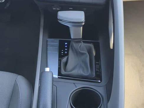 Used 2025 Hyundai Elantra SE image 17