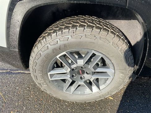 New 2026 GMC Terrain AT4 w/ LPO, Floor Liner Package image 31