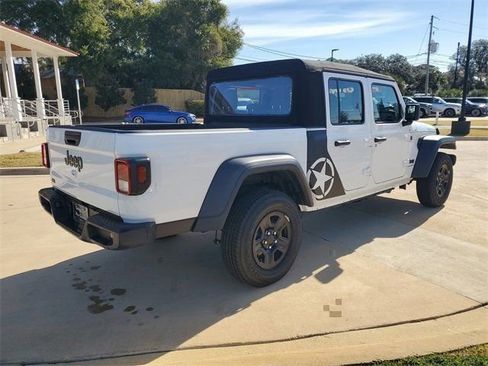 Used 2024 Jeep Gladiator Sport AWD/4WD image 11