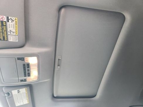 Used 2015 Toyota Highlander Limited FWD image 25