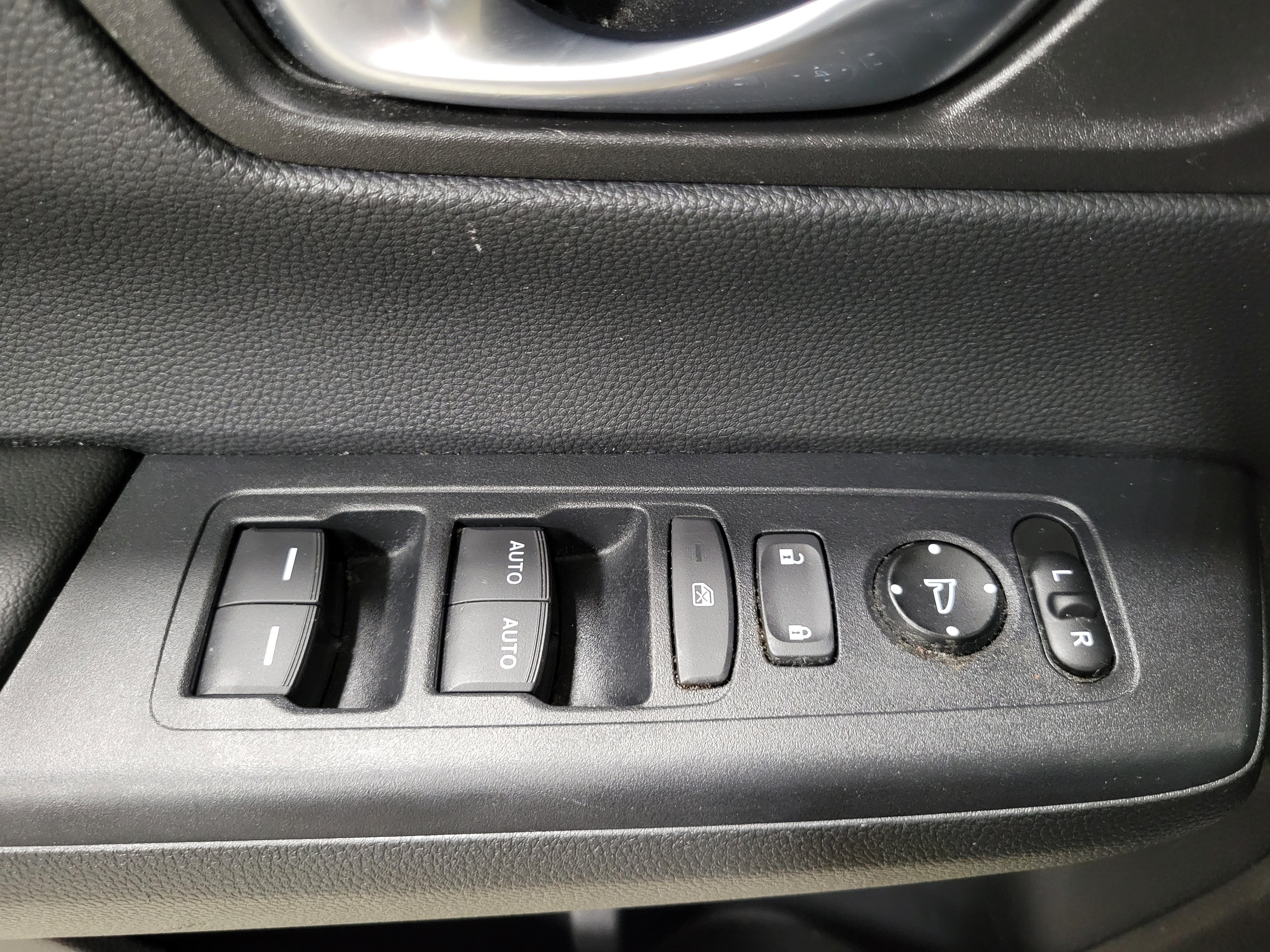 Used 2025 Honda CR-V EX image 19