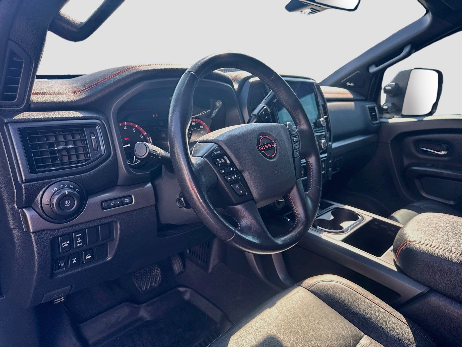 Used 2024 Nissan Titan PRO-4X w/ Pro-4x Convenience Package AWD/4WD image 9