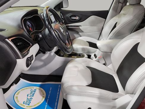 Used 2020 Jeep Cherokee Latitude Plus w/ Cold Weather Group image 18