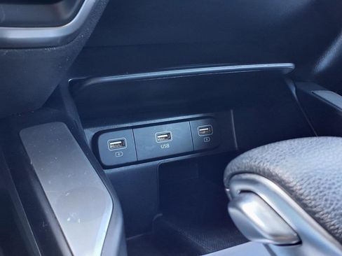 Used 2023 Kia Sorento LX image 12