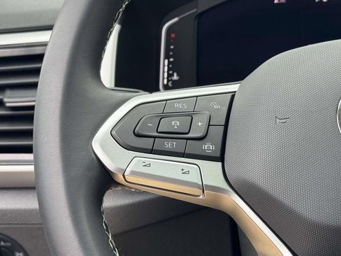 Used 2023 Volkswagen Atlas SE AWD/4WD image 8