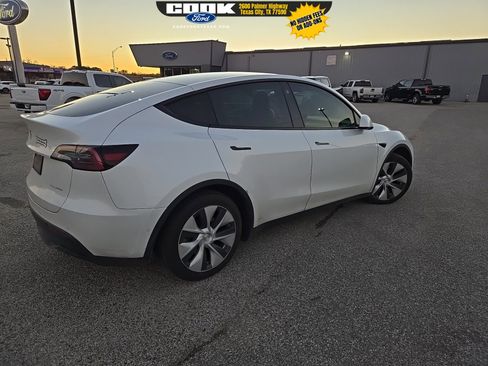 Used 2021 Tesla Model Y Long Range image 10