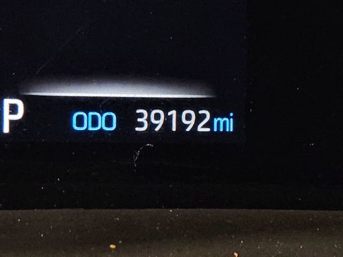 Used 2023 Toyota Sienna LE w/ LE Plus Package FWD image 30