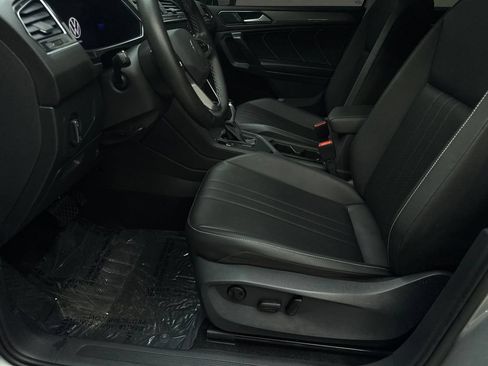 Used 2023 Volkswagen Tiguan SE w/ Panoramic Sunroof Package FWD image 25