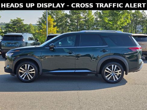 Used 2024 Nissan Pathfinder Platinum FWD image 4