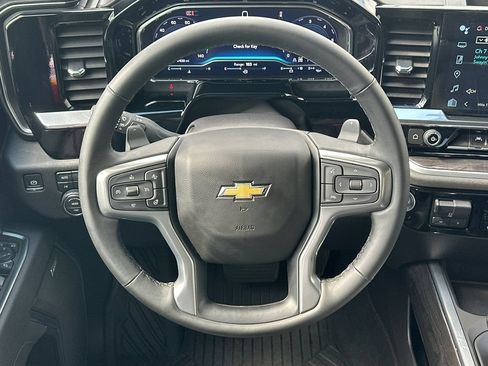 Used 2025 Chevrolet Silverado 1500 LTZ AWD/4WD image 24