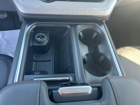 New 2025 Ford Expedition Active image 16