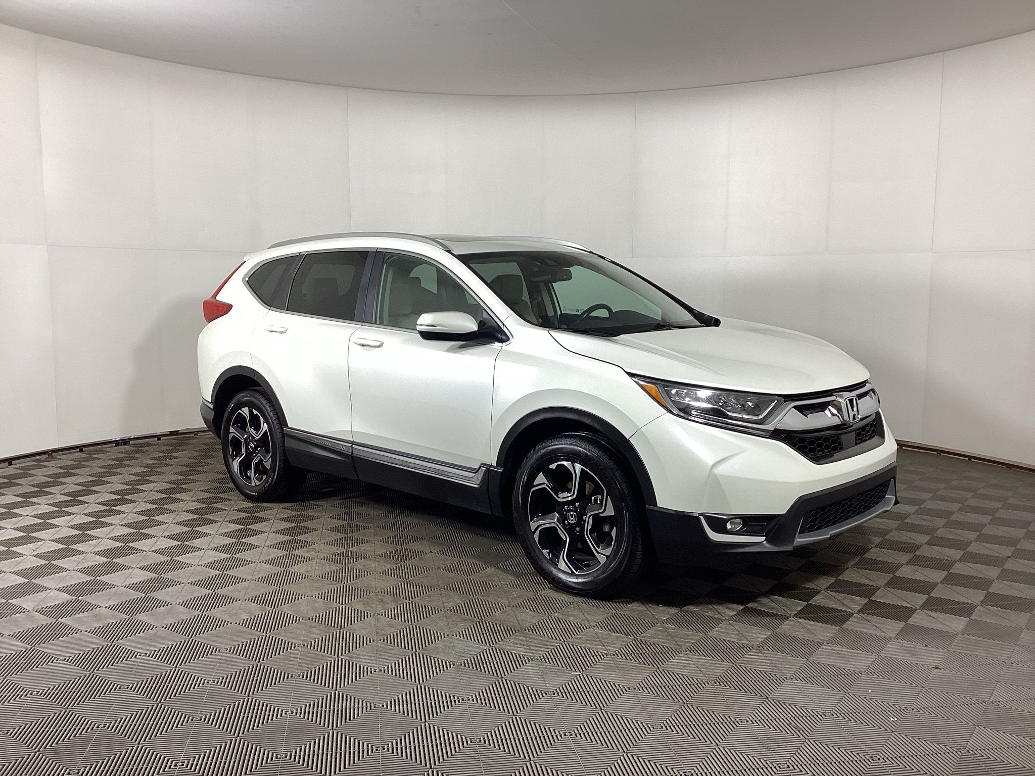 Used 2018 Honda CR-V Touring image 1