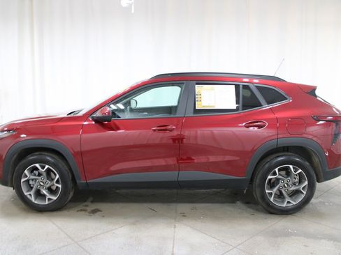 Used 2025 Chevrolet Trax LT image 6