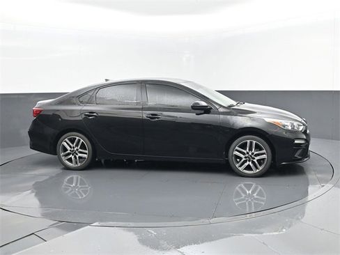 Used 2019 Kia Forte S image 2