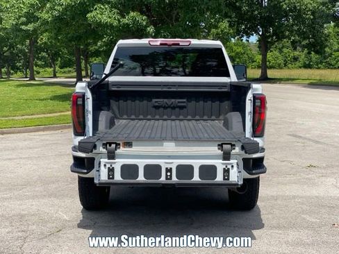 Used 2025 GMC Sierra 2500 AT4 AWD/4WD image 18