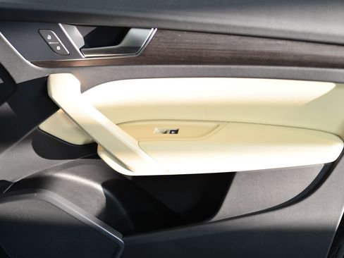 Certified 2024 Audi Q5 2.0T Premium w/ Convenience Package image 9