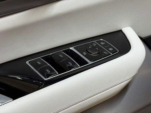 New 2026 Cadillac Vistiq Luxury image 25