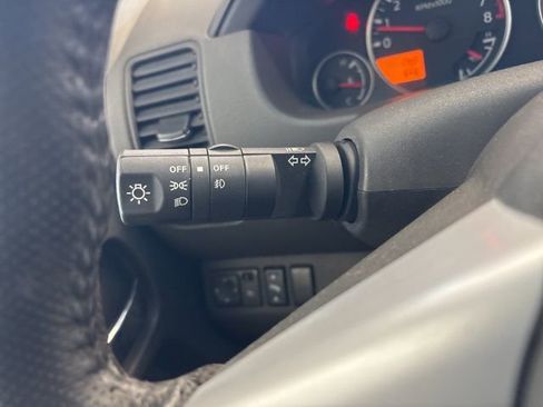 Used 2010 Nissan Pathfinder SE image 31