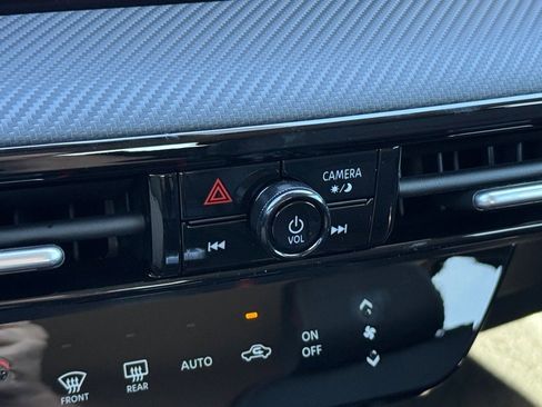 New 2026 Nissan Kicks SR AWD/4WD image 22