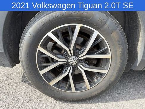 Used 2021 Volkswagen Tiguan SE w/ Panoramic Sunroof Package AWD/4WD image 9
