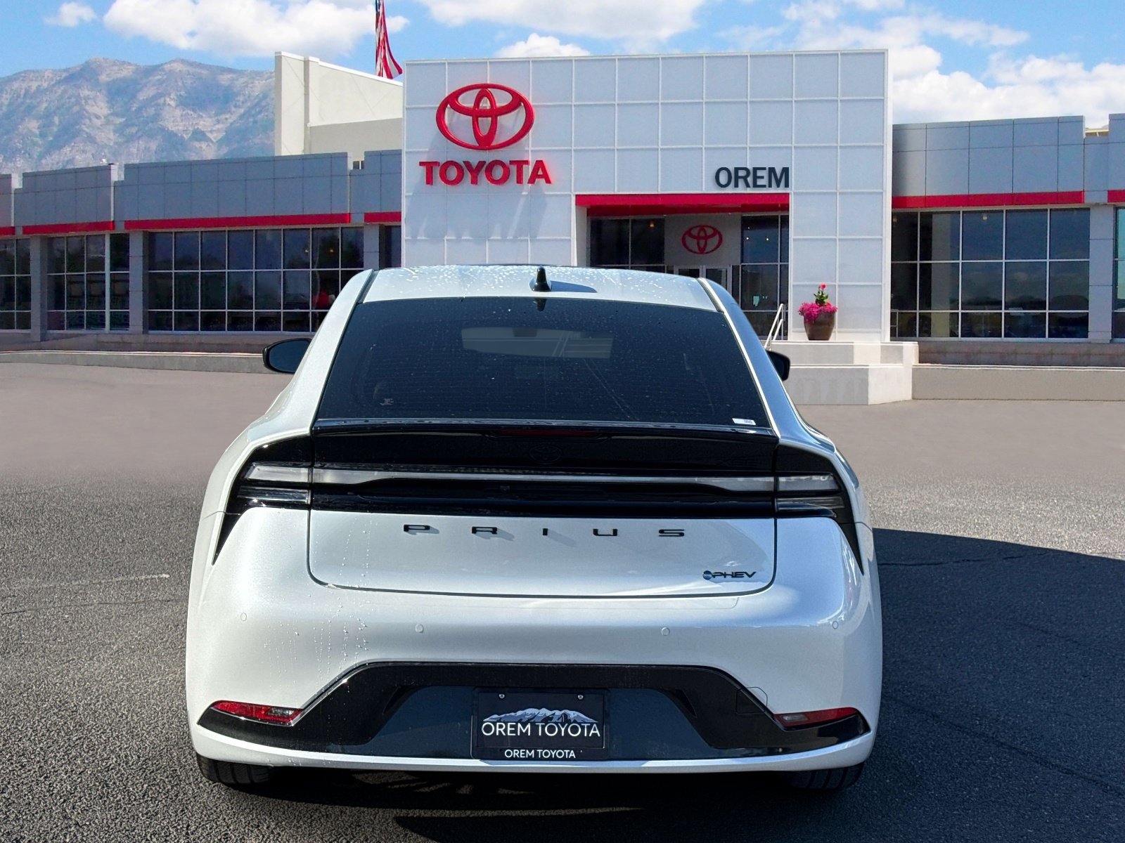 Used 2026 Toyota Prius Plug-In Hybrid FWD image 5