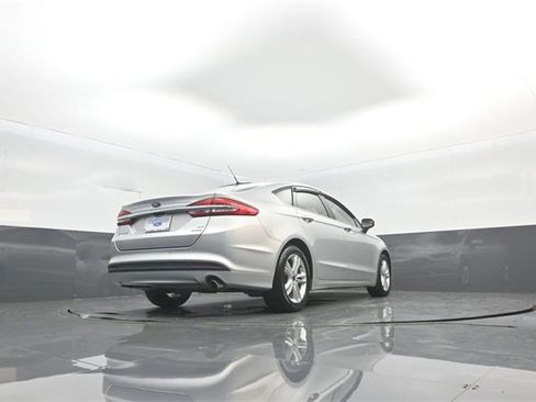 Used 2018 Ford Fusion SE w/ Fusion SE Technology Package image 32