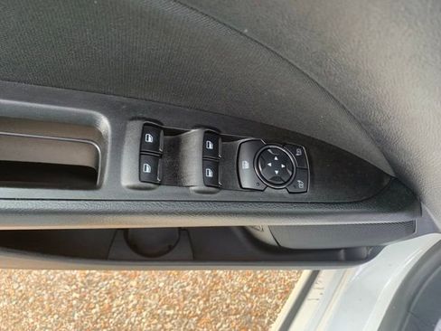 Used 2018 Ford Fusion SE FWD image 11