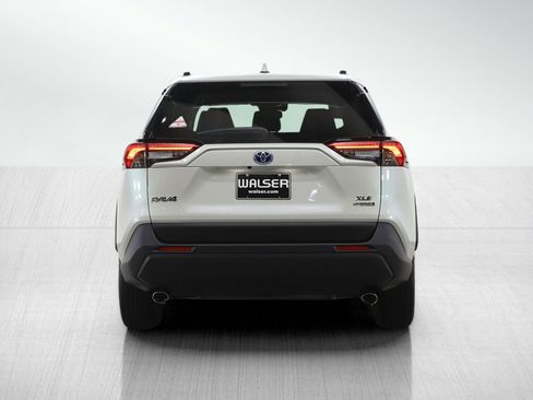 Used 2022 Toyota RAV4 XLE Premium image 4