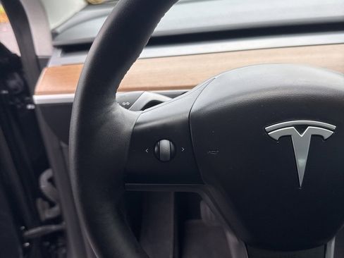 Used 2024 Tesla Model Y Long Range image 31