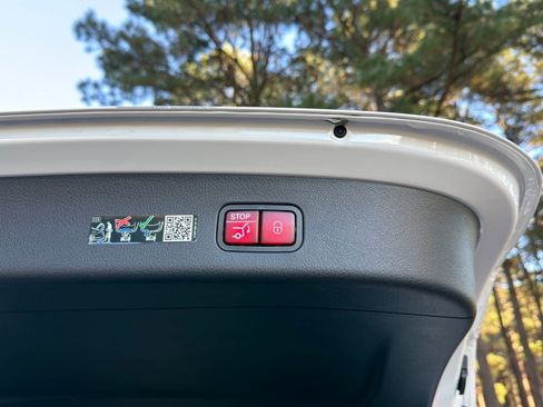 Used 2024 Mercedes-Benz GLC 300 image 17