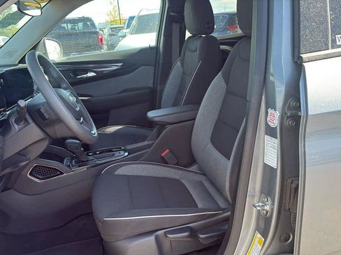 Used 2025 Chevrolet TrailBlazer LT AWD/4WD image 12