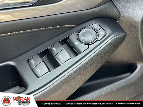 Used 2020 Chevrolet Traverse LT FWD image 16