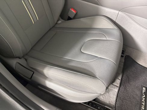 Used 2025 Hyundai Elantra Sport image 28