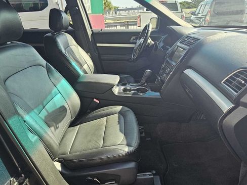 Used 2017 Ford Explorer XLT w/ Equipment Group 202A FWD image 29