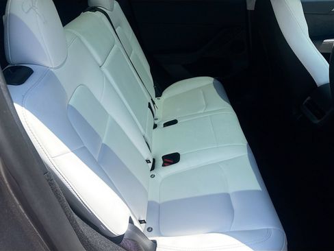 Used 2025 Tesla Model Y Long Range RWD image 27