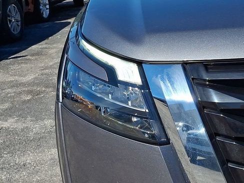 Used 2024 Nissan Pathfinder SV FWD image 9