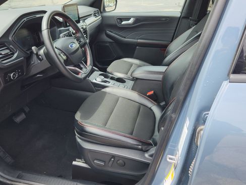 Certified 2025 Ford Escape ST-Line Select AWD/4WD image 24