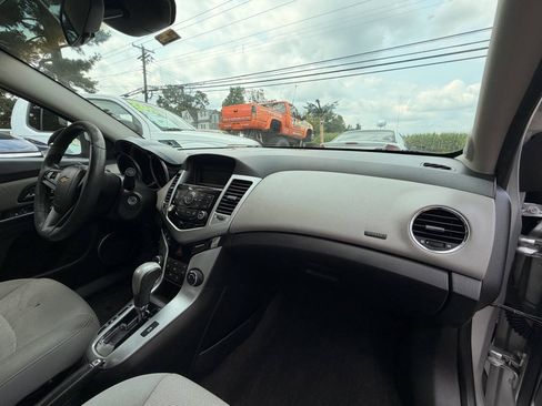 Used 2011 Chevrolet Cruze LT FWD image 18