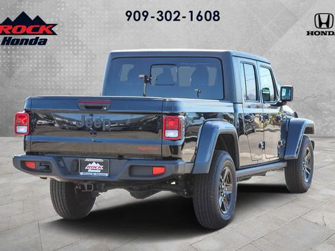 Used 2021 Jeep Gladiator Sport image 4
